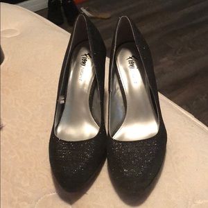 Black sparkling heels